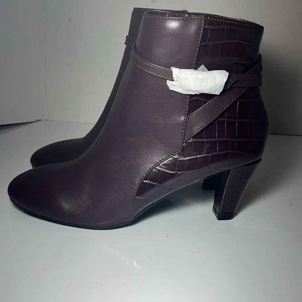 Women's Helini Round Toe Heeled Dress Booties WITH NO BOX
